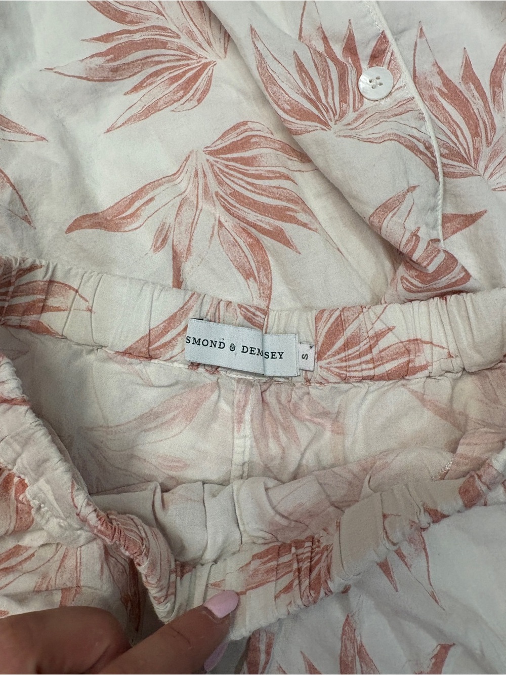 DESMOND & DEMPSEY Deia Printed Cotton Pyjama Set Pink & White - Picture 5 of 6